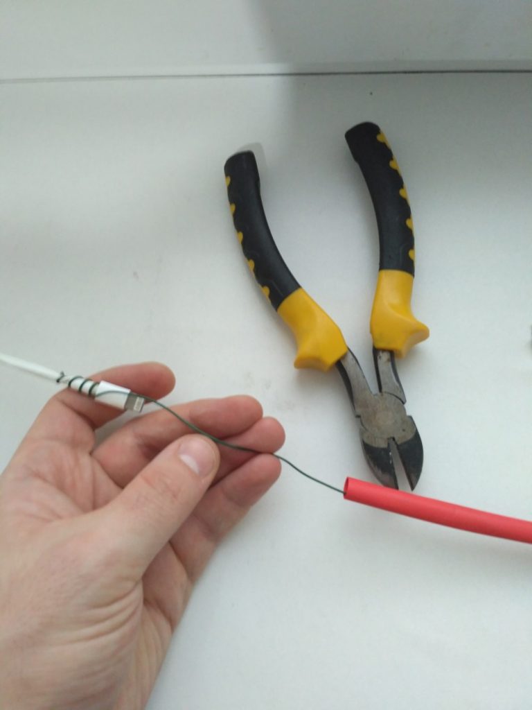 DIY - Apple Lightning Charge Cable Repair
