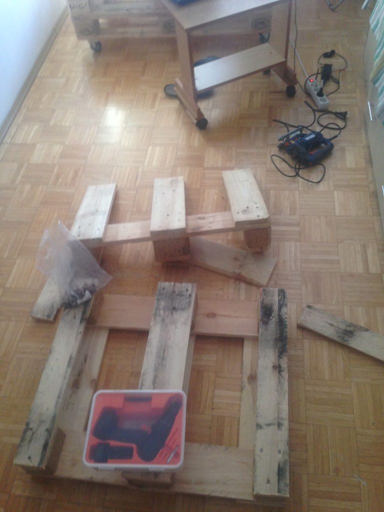 DIY - Euro Pallet furniture