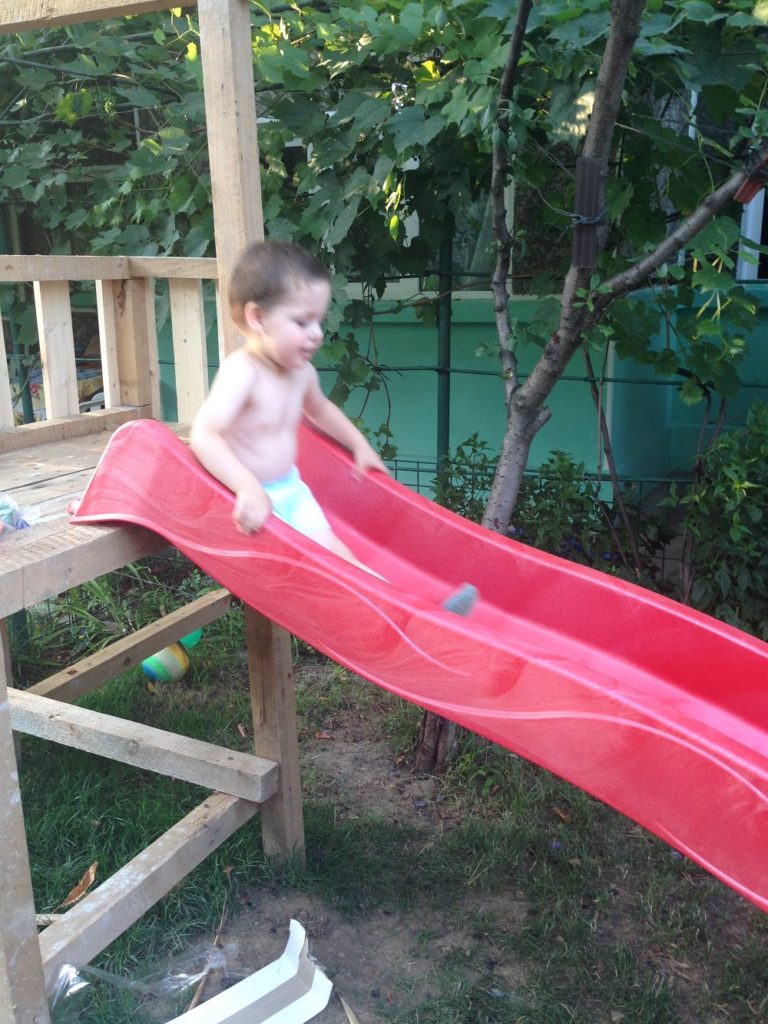 DIY - Outdoor Kids' Playhouse