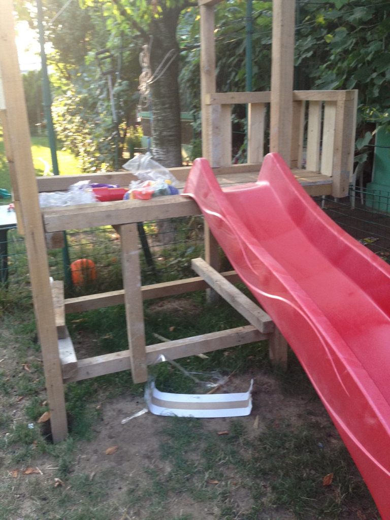 DIY - Outdoor Kids' Playhouse