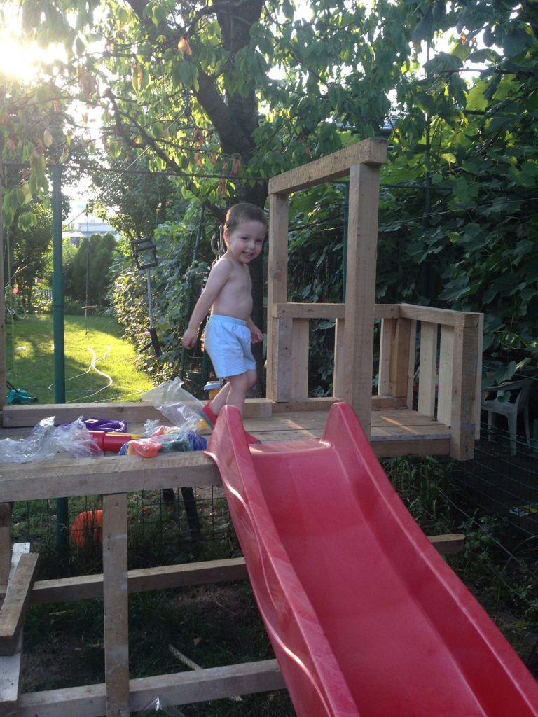 DIY - Outdoor Kids' Playhouse
