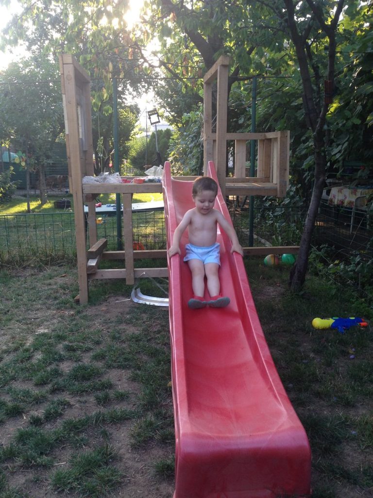 DIY - Outdoor Kids' Playhouse