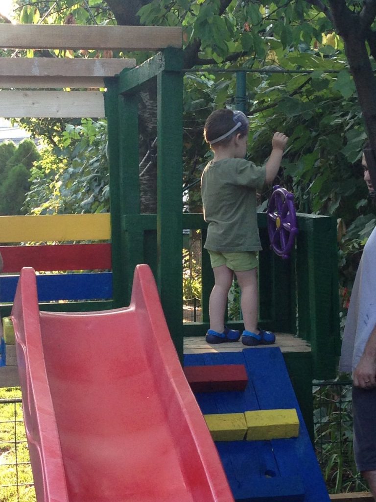 DIY - Outdoor Kids' Playhouse