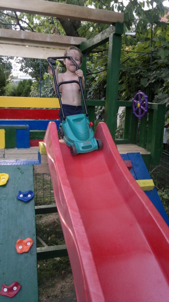 DIY - Outdoor Kids' Playhouse