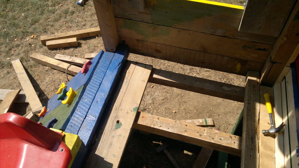 DIY - Outdoor Kids' Playhouse