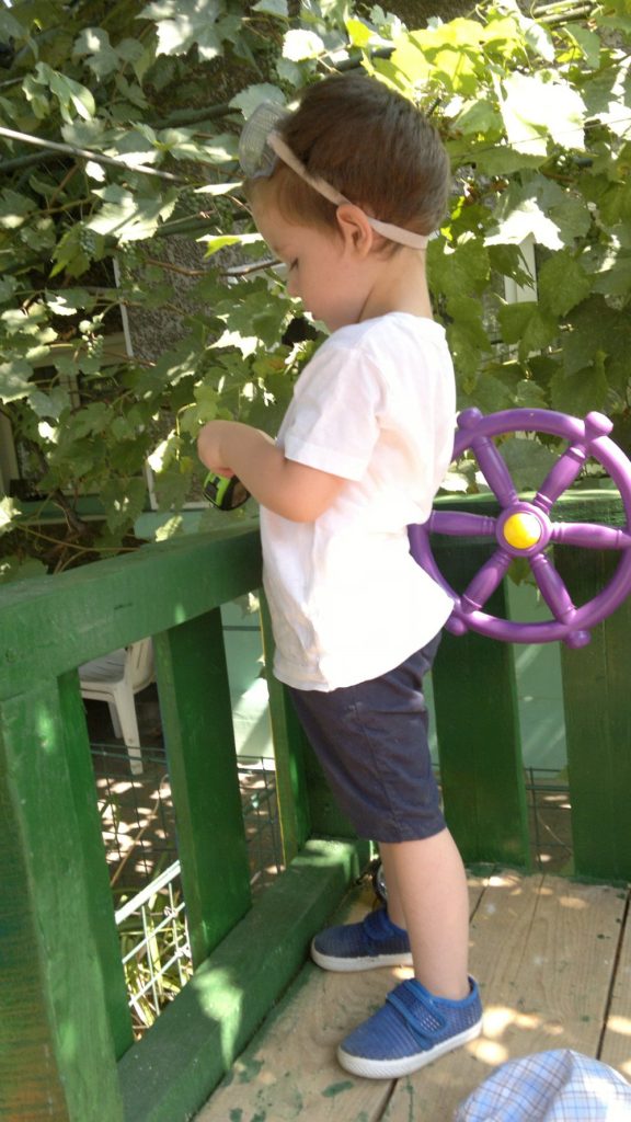 DIY - Outdoor Kids' Playhouse