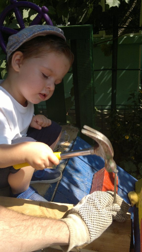 DIY - Outdoor Kids' Playhouse